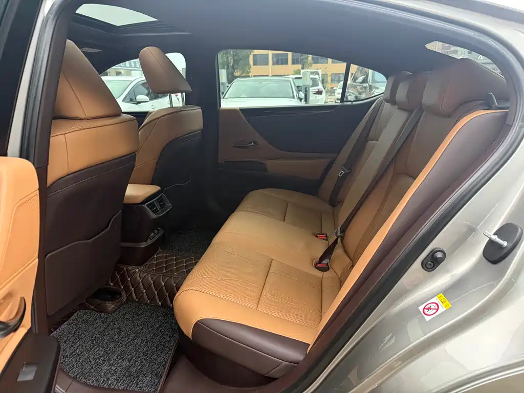 Lexus ES 2018 300h Exclusive Edition National V купить на сайте DeffCars