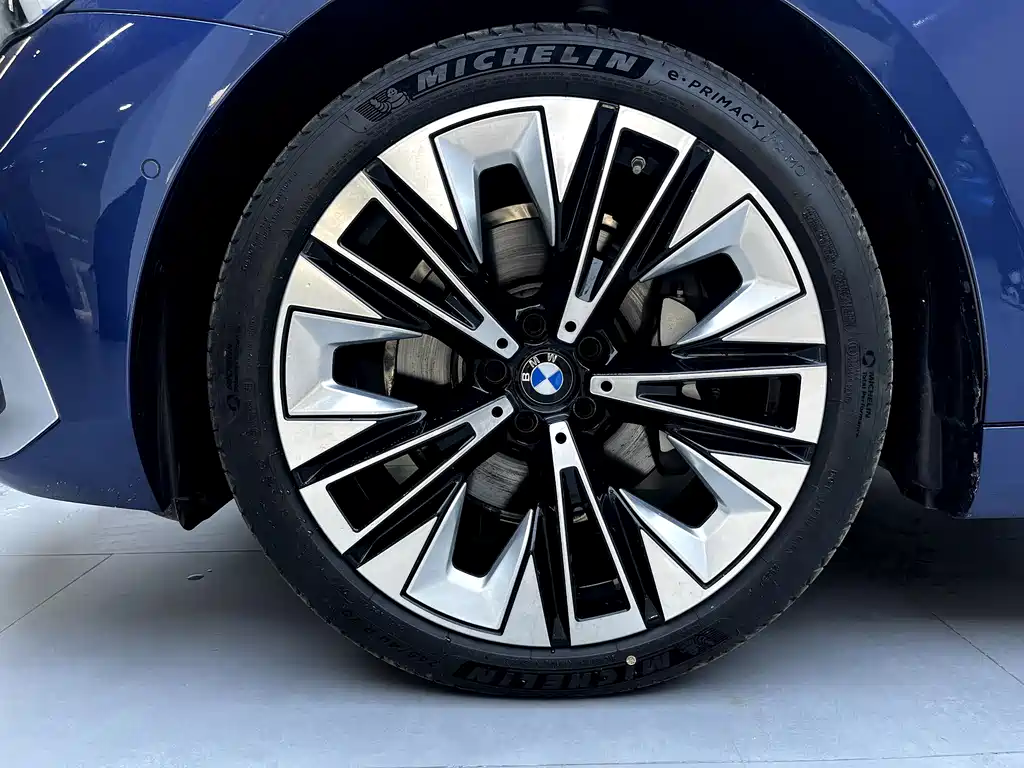 BMW 5 Series 2024 530Li Exclusive Luxury Package купить на сайте DeffCars