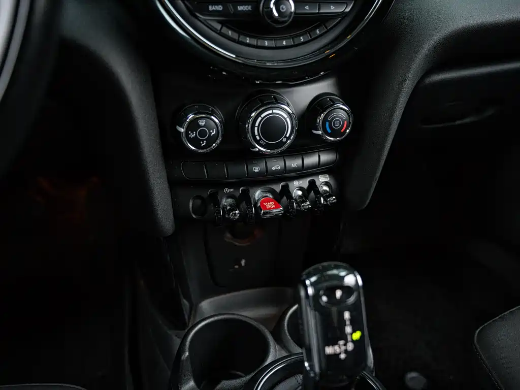 MINI 2018 1.5T COOPER Classic купить на сайте DeffCars