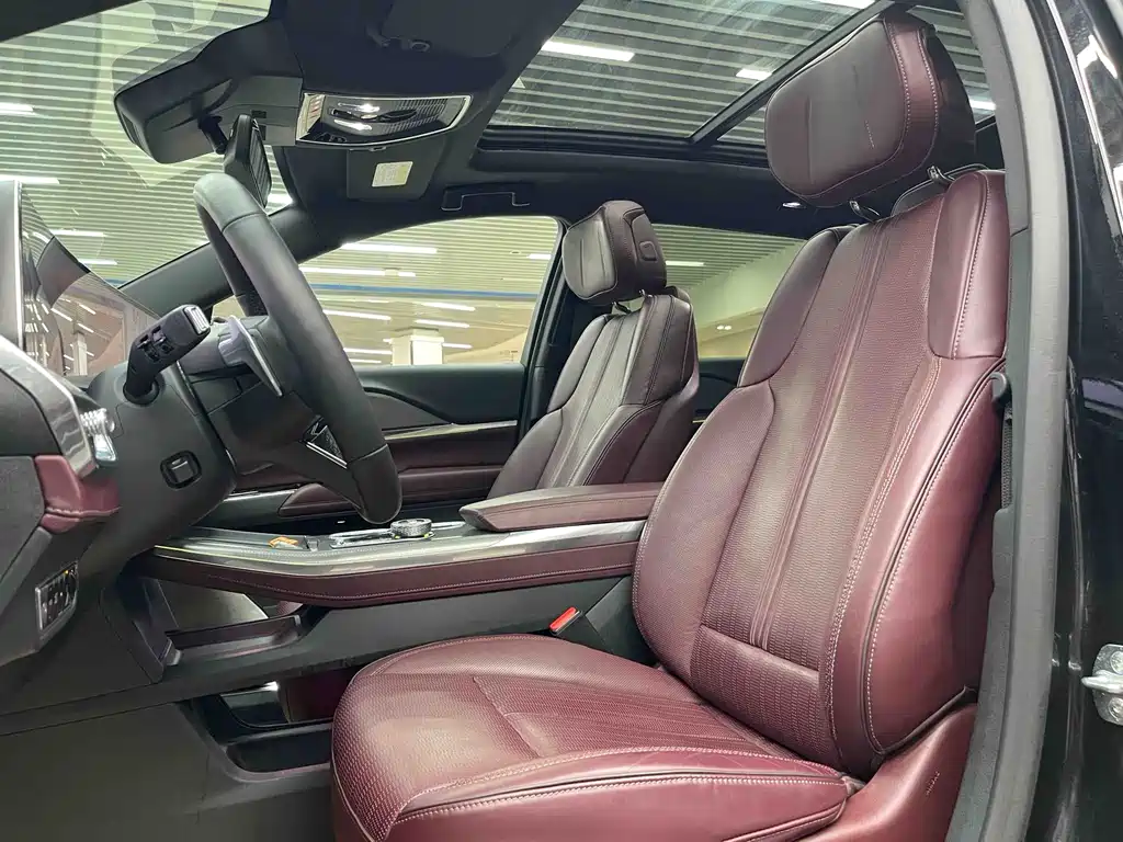 Cadillac XT5 2025 2.0T Platinum model купить на сайте DeffCars