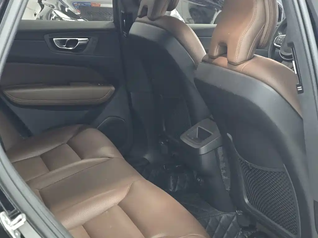 Volvo XC60 2023 B5 four-wheel drive Zhiyi Luxury Edition купить на сайте DeffCars