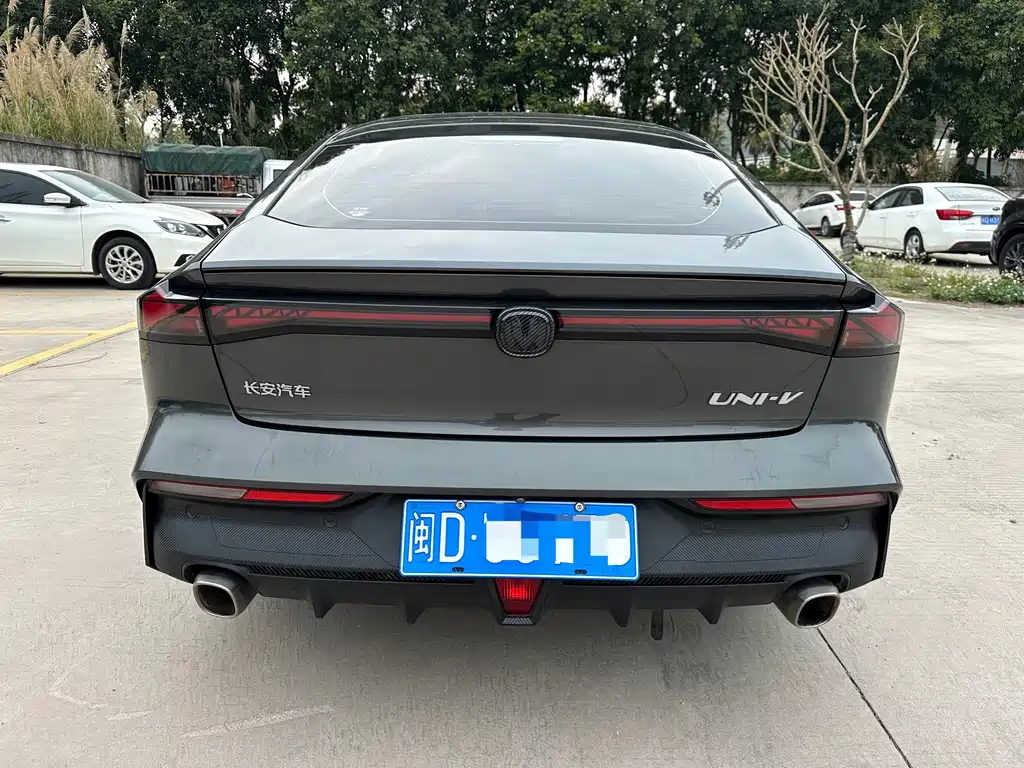 Changan UNI-V 2023 1.5T premium model купить на сайте DeffCars
