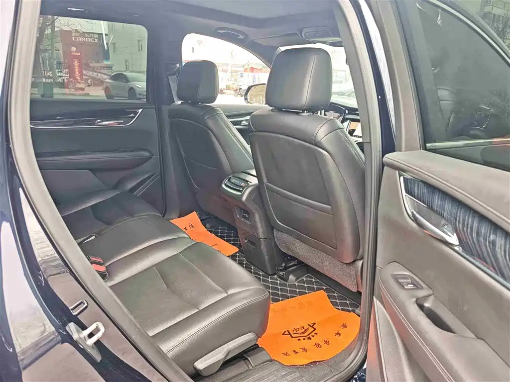 Cadillac XT6 2022 2.0T seven-seat two-wheel drive luxury model купить на сайте DeffCars