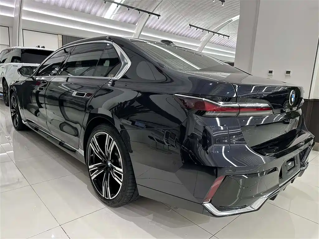 BMW 7 Series 2023 740Li Leading M Sports Package купить на сайте DeffCars