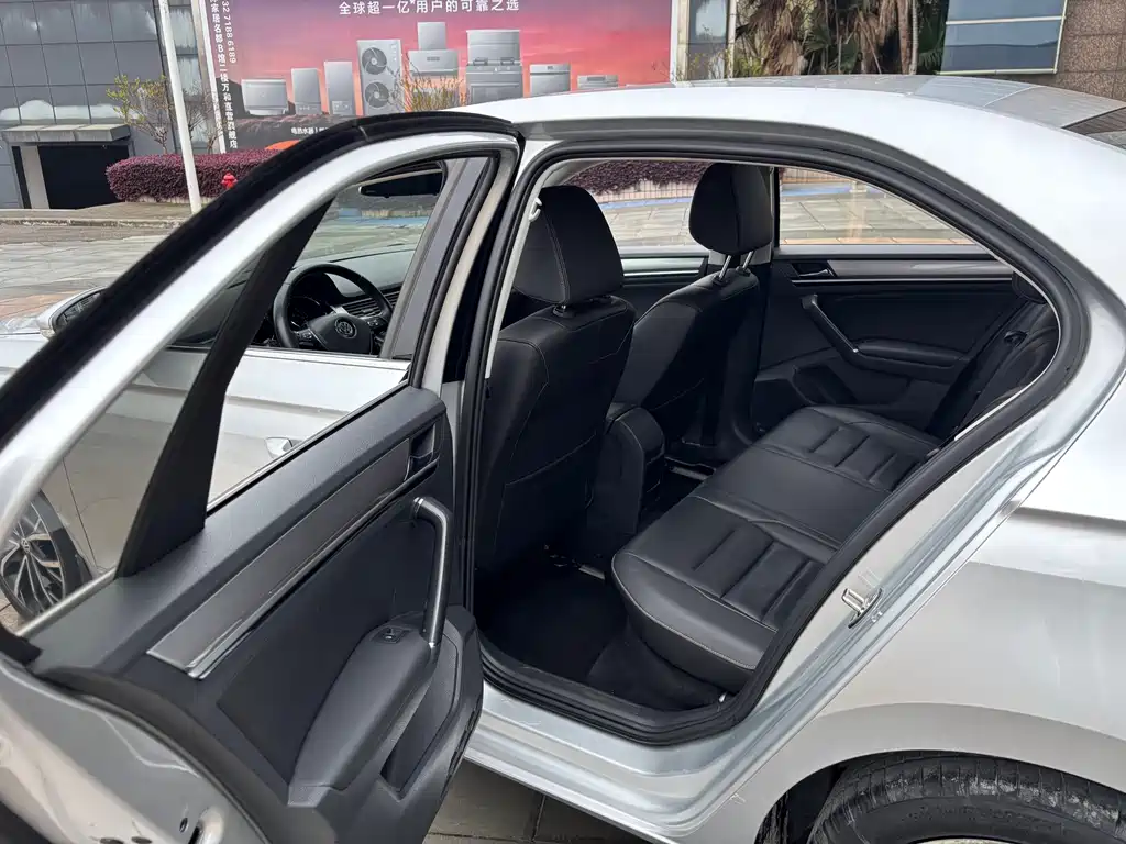 Bora 2018 1.5L automatic comfort model купить на сайте DeffCars