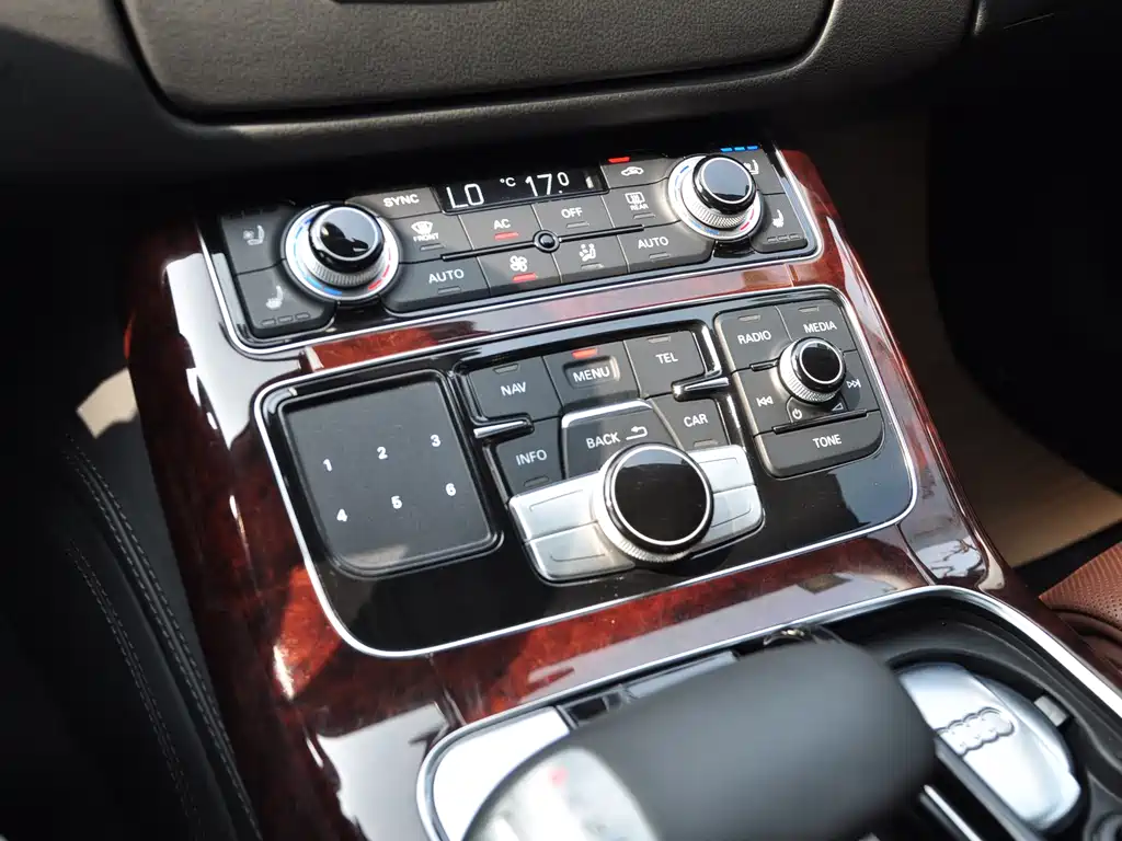 Audi A8 2011 A8L 3.0 TFSI quattro premium model 245kW купить на сайте DeffCars