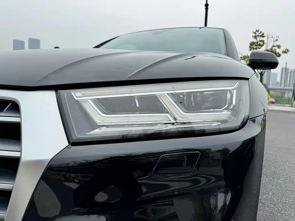 Audi Q5L 2018 40 TFSI enjoys fashionable style, National VI купить на сайте DeffCars