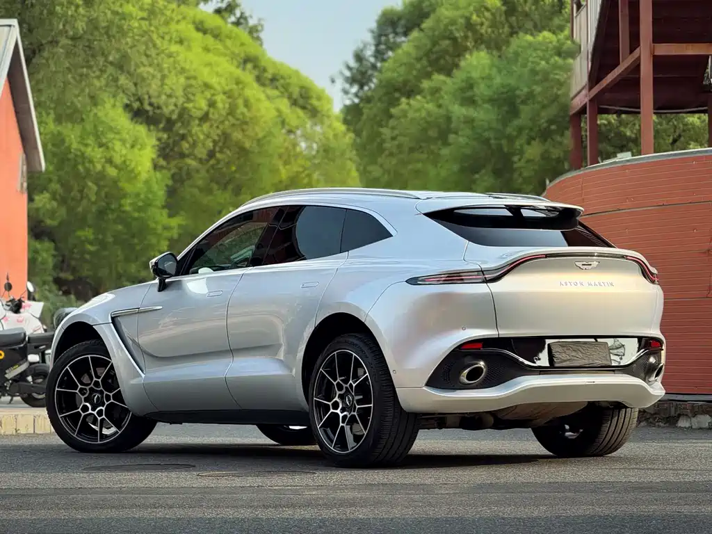 Astonmartin DBX 2020款 4.0T V8 купить на сайте DeffCars