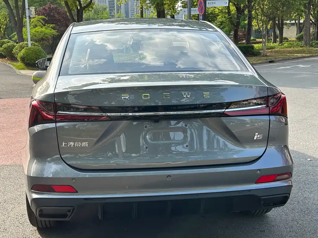 Roewe i5 2026 1.5L CVT Deluxe Edition купить на сайте DeffCars