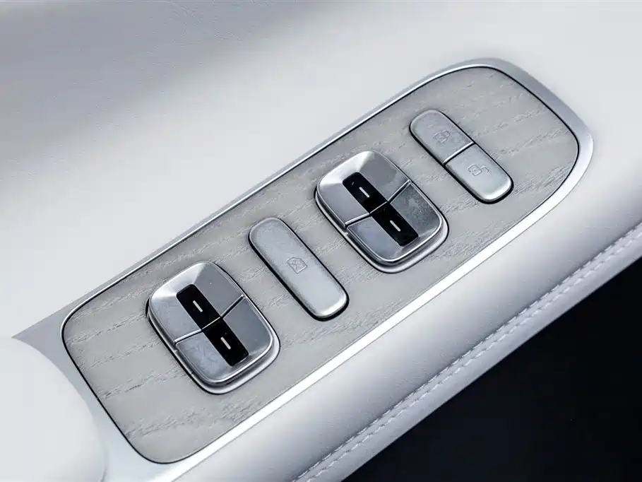 Xpeng X9 2024 640 four-wheel drive high performance Max купить на сайте DeffCars