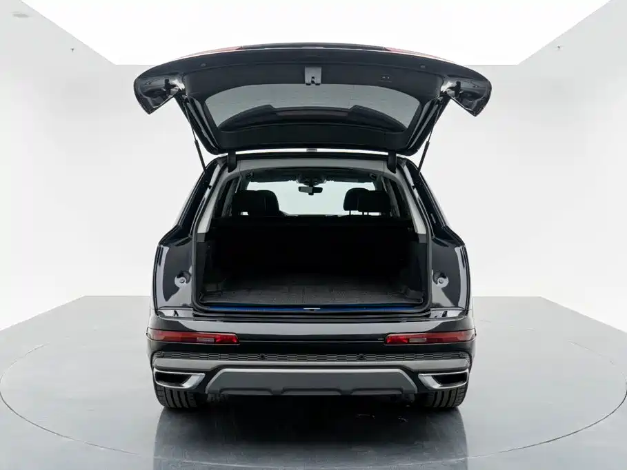 Audi Q7 2021 55 TFSI quattro S line sports version купить на сайте DeffCars