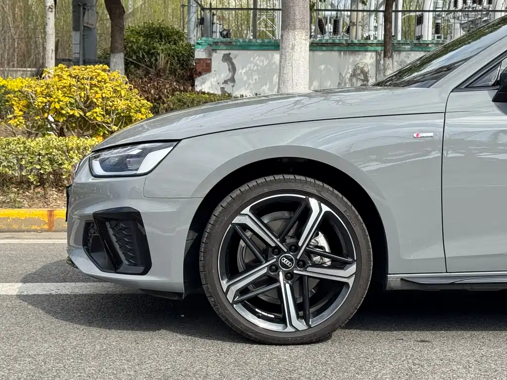 Audi A4L 2025 model 2 million Yuexiang version 40 TFSI luxury and dynamic model купить на сайте DeffCars