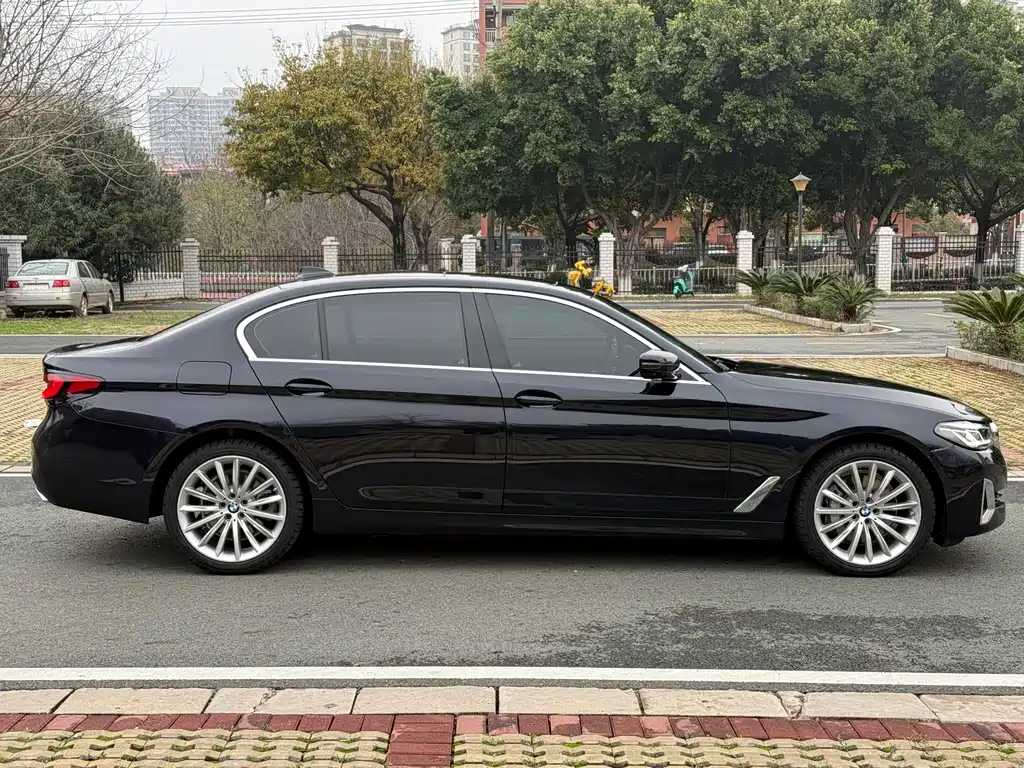 BMW 5 Series 2022 Facelift 2 530Li Exclusive Luxury Package купить на сайте DeffCars