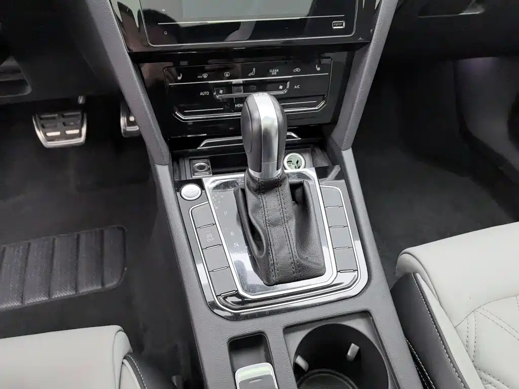 Magotan 2023 2 million commemorative edition 330TSI DSG leading model купить на сайте DeffCars