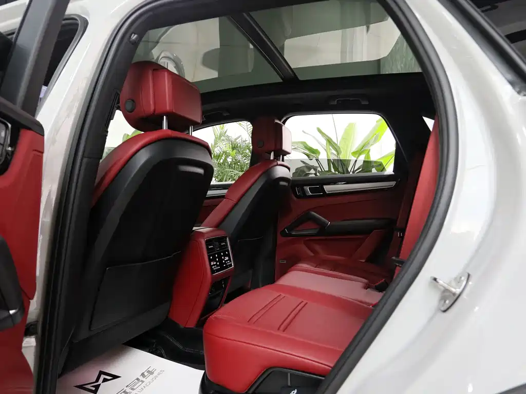 Cayenne New Energy 2022 Cayenne E-Hybrid 2.0T Platinum Edition купить на сайте DeffCars