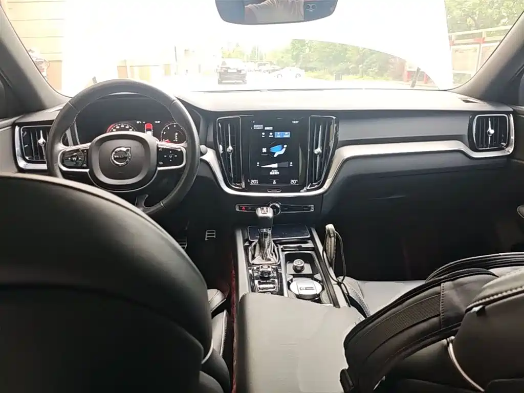 Volvo S60 2021 T4 Zhiyuan Sport Edition купить на сайте DeffCars