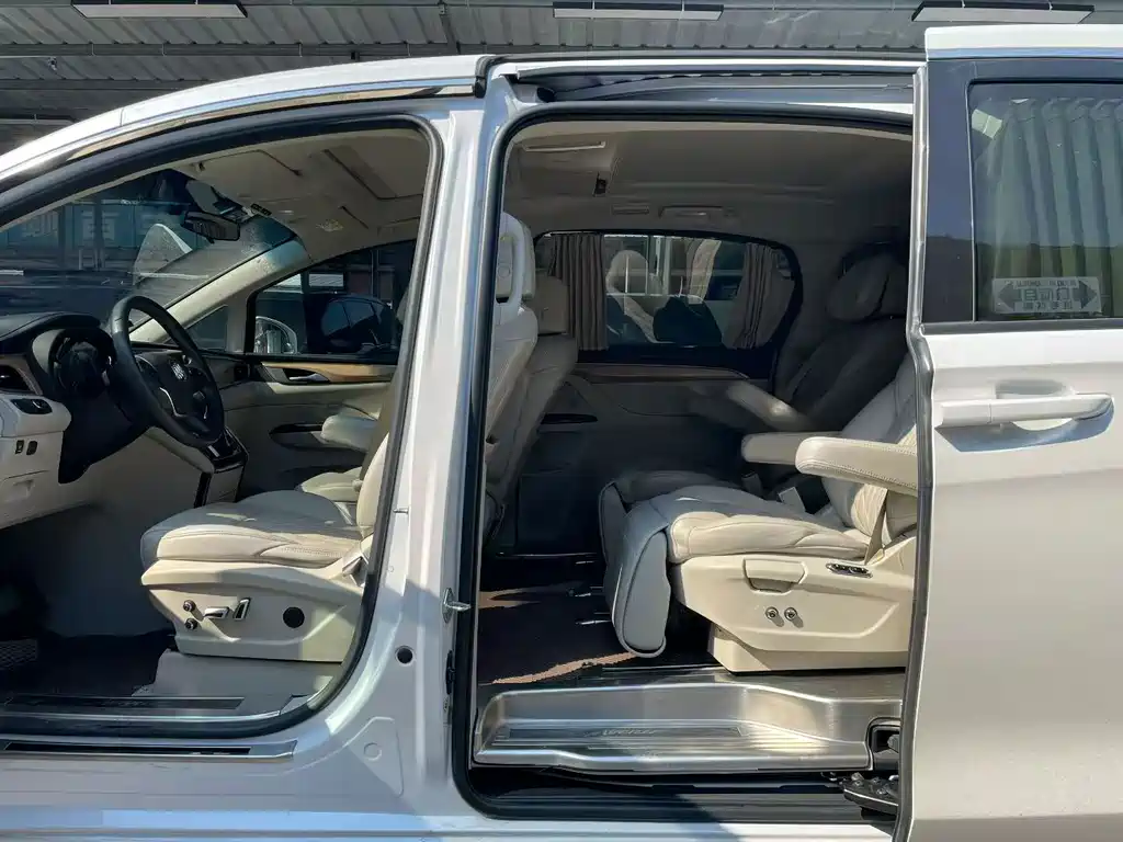 Buick GL8 2018 ES 28T Comfort Type National VI купить на сайте DeffCars