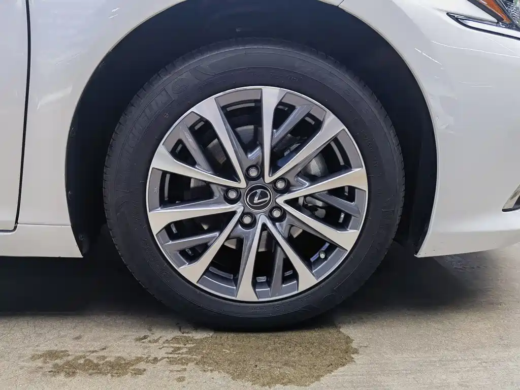 Lexus ES 2023 200 Excellence Edition купить на сайте DeffCars