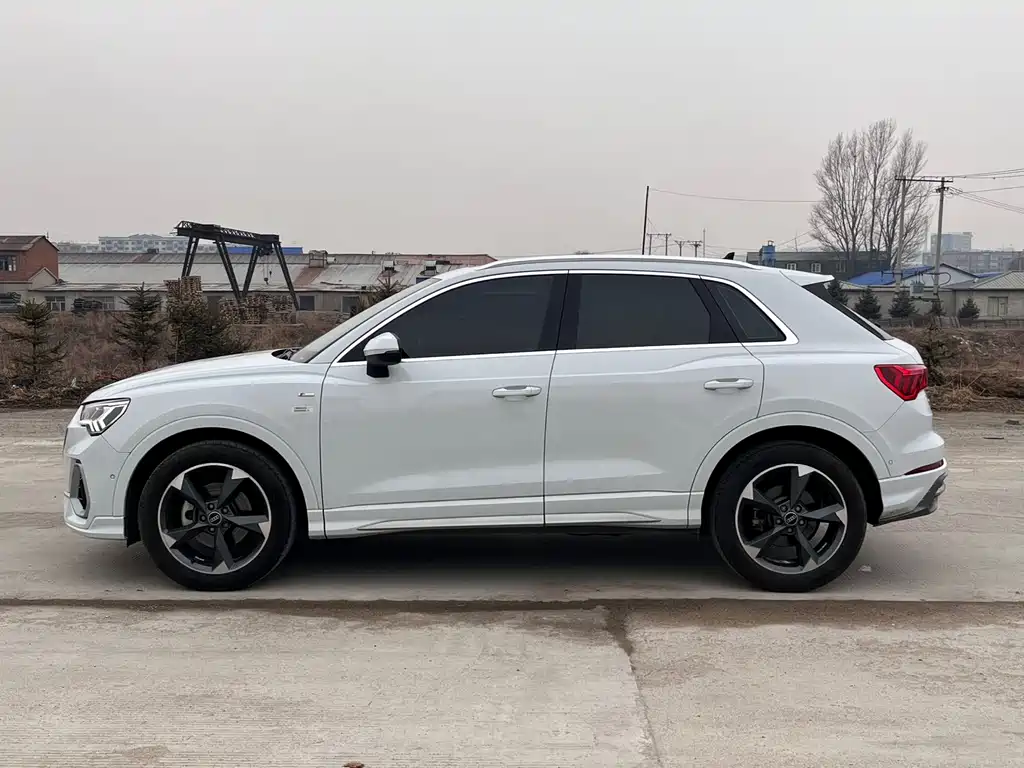 Audi Q3 2022 35 TFSI Fashionable and Dynamic купить на сайте DeffCars