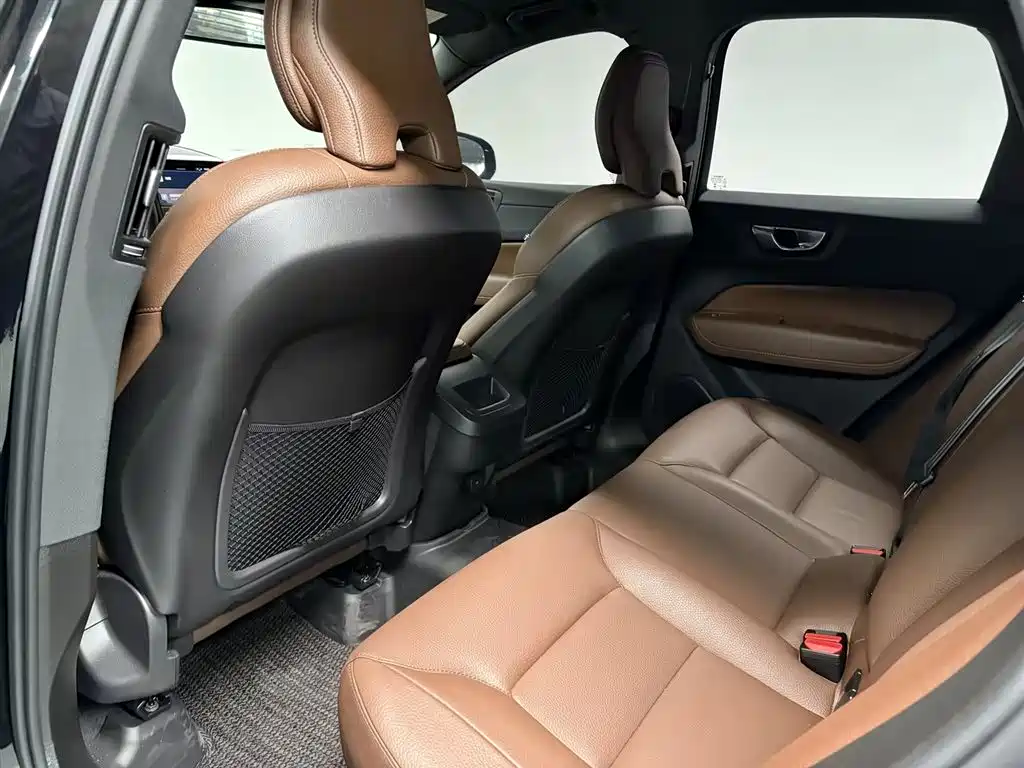 Volvo XC60 2024 B5 four-wheel drive Zhiyi Luxury Edition купить на сайте DeffCars