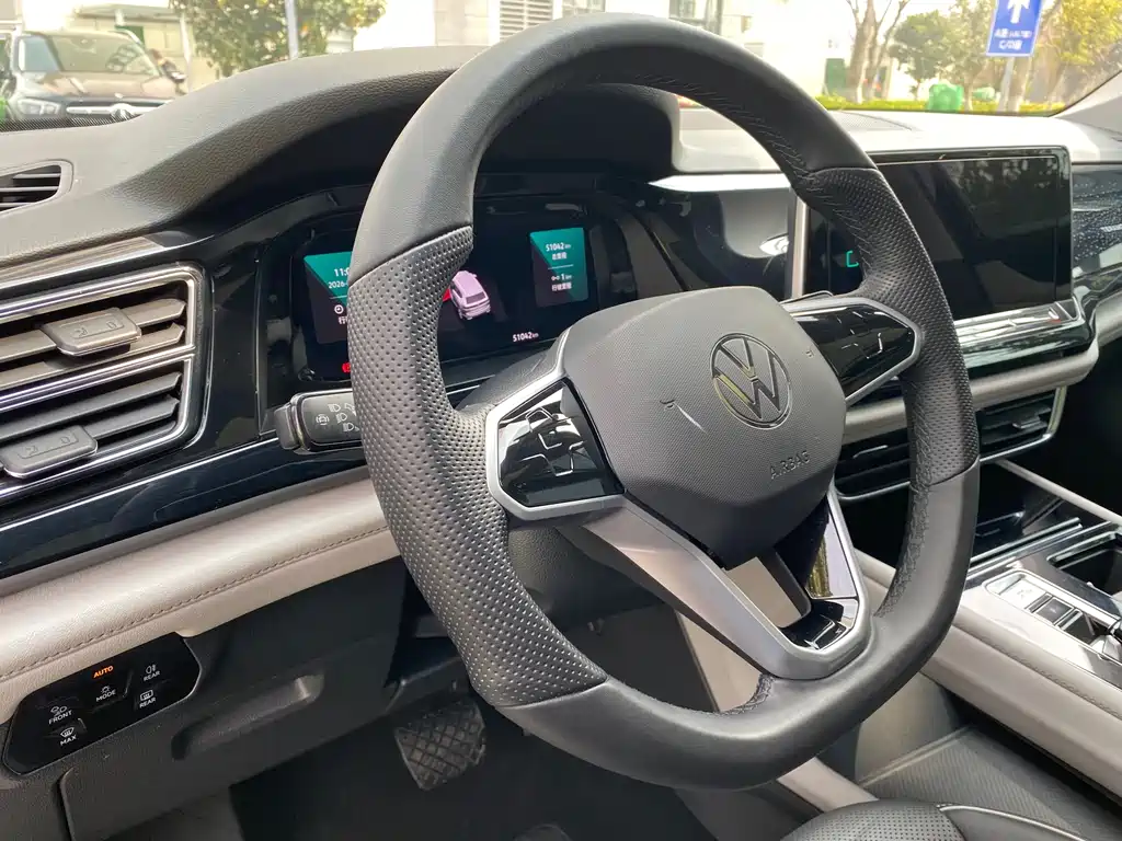Touron 2022 330TSI two-wheel drive luxury version купить на сайте DeffCars