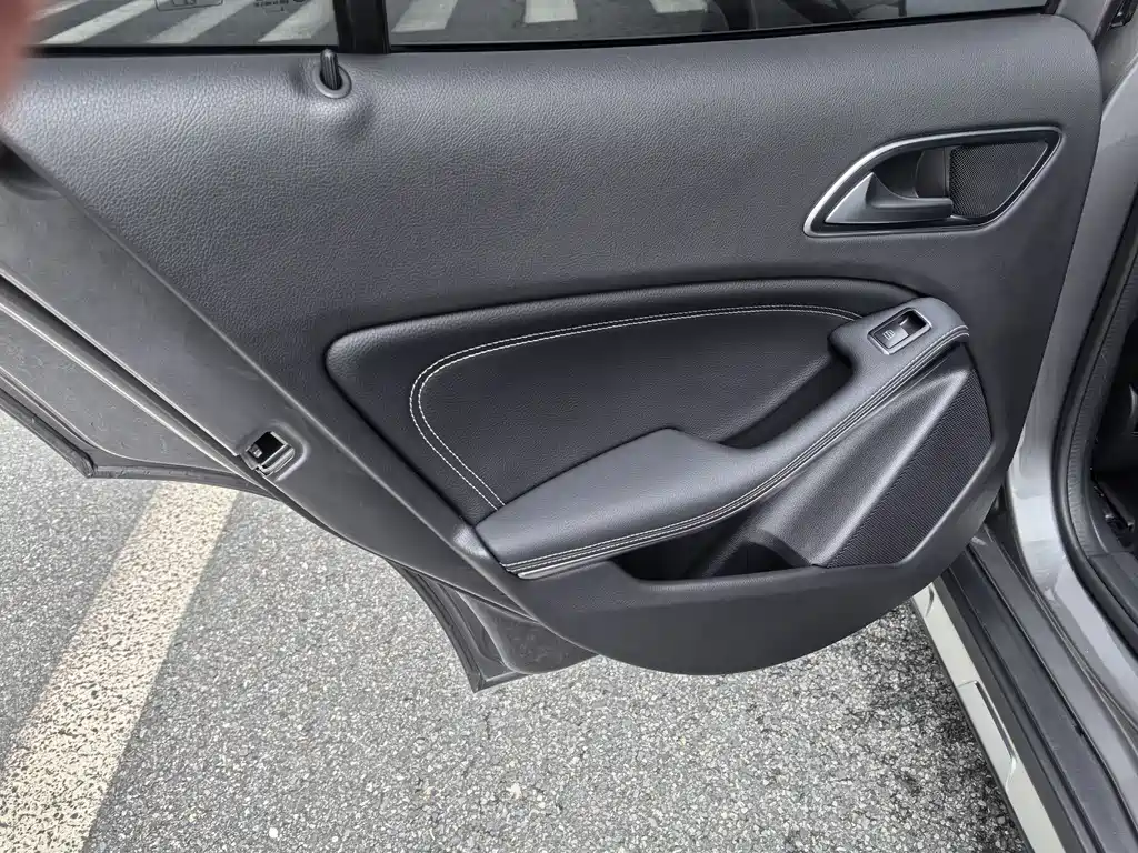 Mercedes-Benz GLA 2015 GLA 220 4MATIC Fashion Model купить на сайте DeffCars