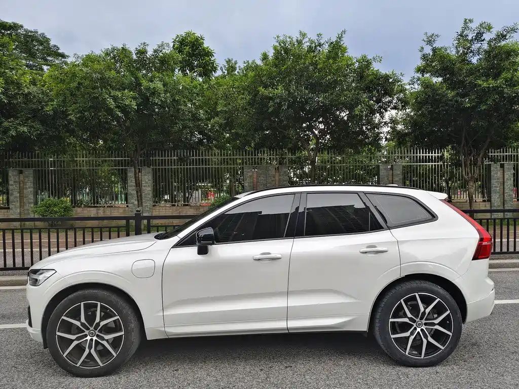 Volvo XC60 Plug-in Hybrid 2021 T8 E-Drive Hybrid Zhiya Luxury Edition купить на сайте DeffCars