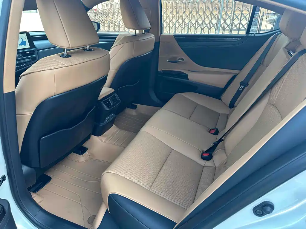 Lexus ES 2023 200 Excellence Edition купить на сайте DeffCars