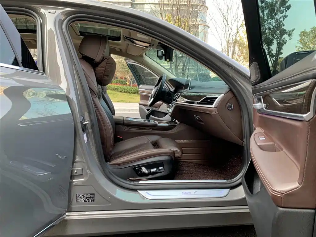 BMW 7 Series 2021 730Li Luxury Package купить на сайте DeffCars