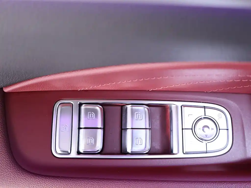 Hongqi H5 2024 2.0T Automatic Zhilianqichang Edition купить на сайте DeffCars