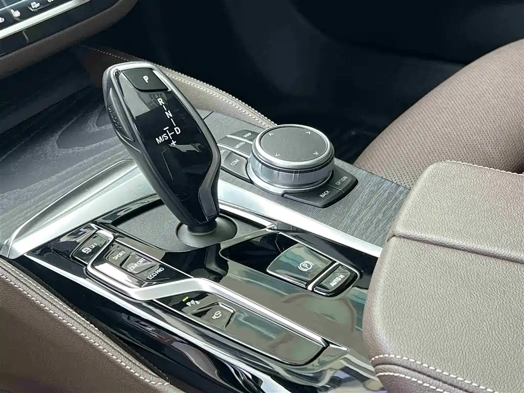 BMW 5 Series 2022 Facelift 2 530Li Exclusive M Sports Package купить на сайте DeffCars