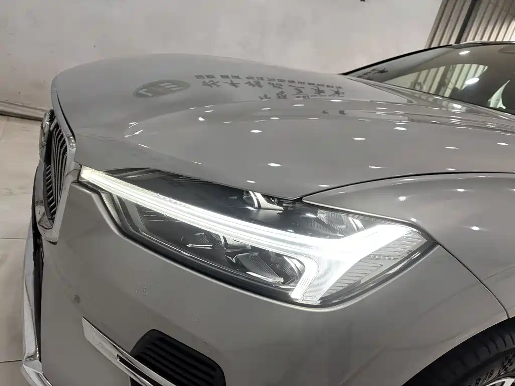 Volvo XC60 2025 B5 four-wheel drive Zhiyi Luxury Edition купить на сайте DeffCars