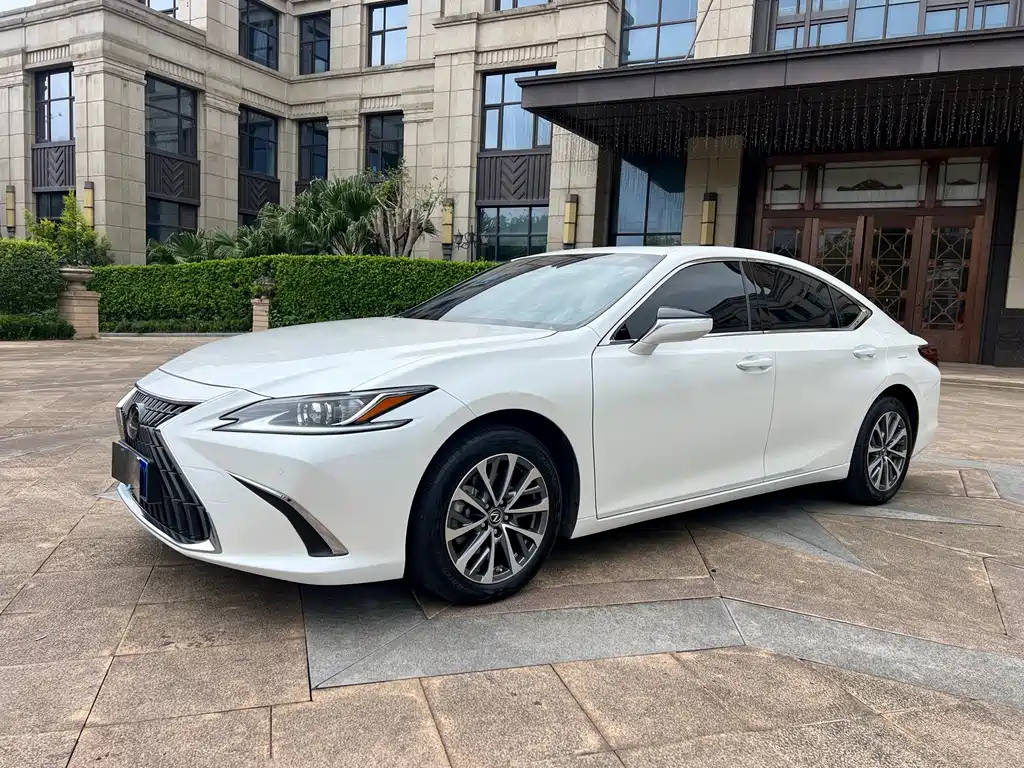 Lexus ES 2024 200 Premium Edition купить на сайте DeffCars