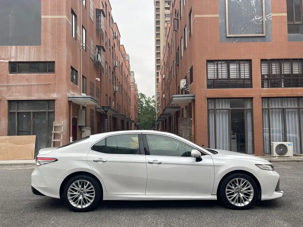 Camry 2018 2.5G Deluxe Edition купить на сайте DeffCars