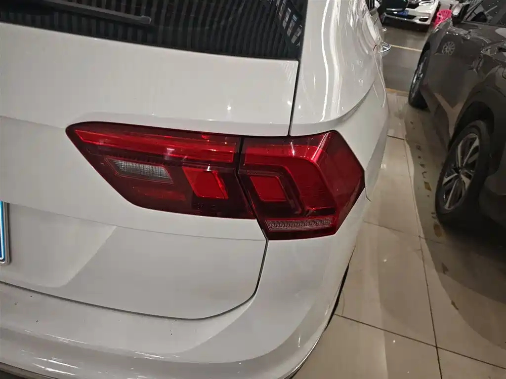 Tiguan L 2018 330TSI automatic two-wheel drive comfort version купить на сайте DeffCars