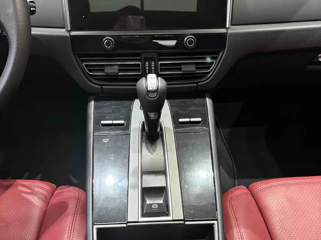 Macan 2023 Macan 2.0T купить на сайте DeffCars