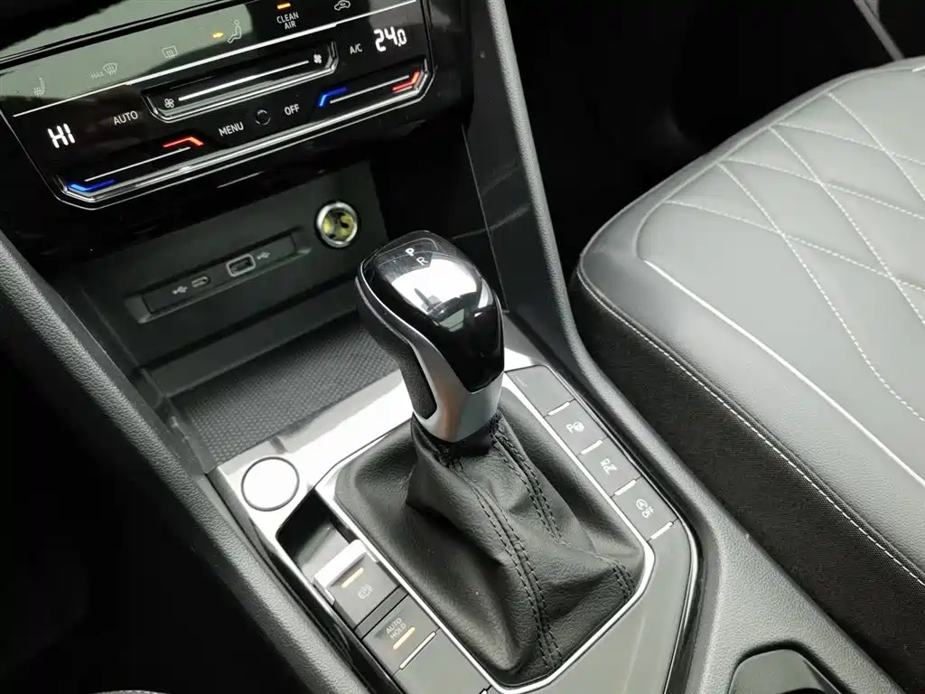 Tiguan L 2024 Outstanding Model 330TSI Automatic Two-wheel Drive R-Line Longyao Edition купить на сайте DeffCars