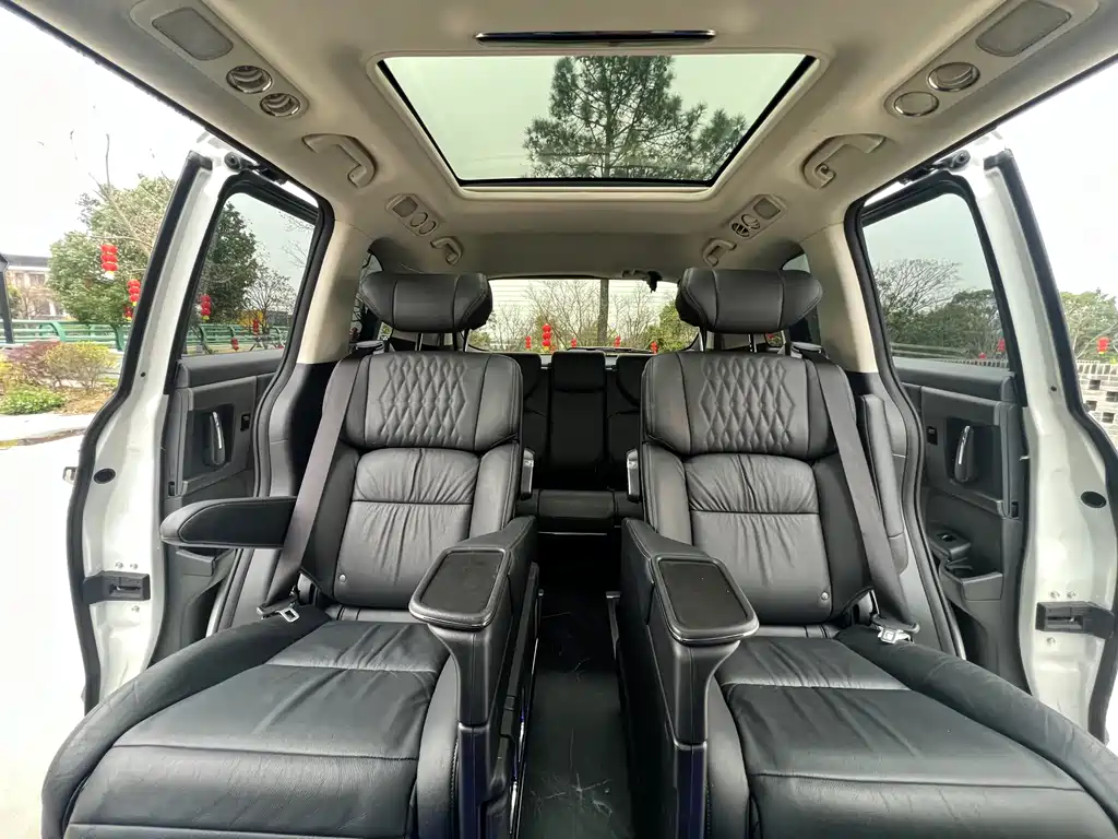 Alison 2022 2.0L e:HEV Deluxe Edition купить на сайте DeffCars