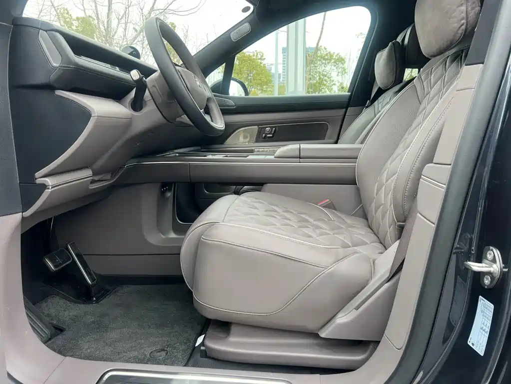 NIO ES8 2026 Six-seater Executive Deluxe Edition купить на сайте DeffCars