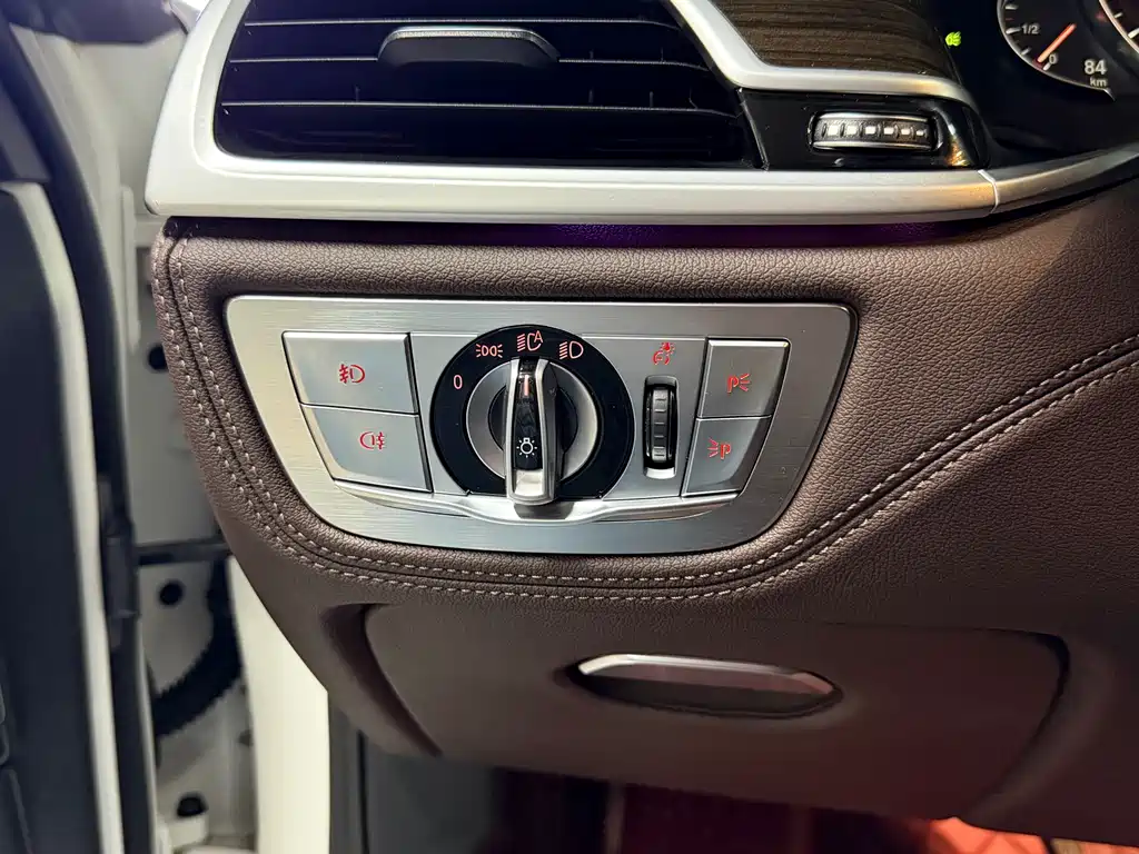 BMW 7 Series 2016 730Li Leading Model купить на сайте DeffCars