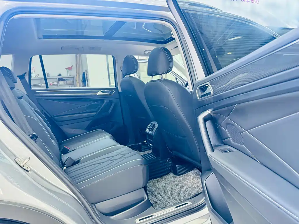 Tiguan L 2022 330TSI automatic two-wheel drive R-Line version купить на сайте DeffCars