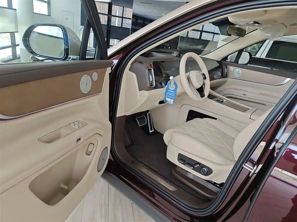 Wenjie M9 2025 extended range Ultra version 52kWh 6-seater version 192-line lidar) купить на сайте DeffCars