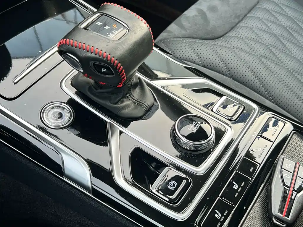 Hongqi HS5 2022 2.0T Zhilian Flagship Edition купить на сайте DeffCars