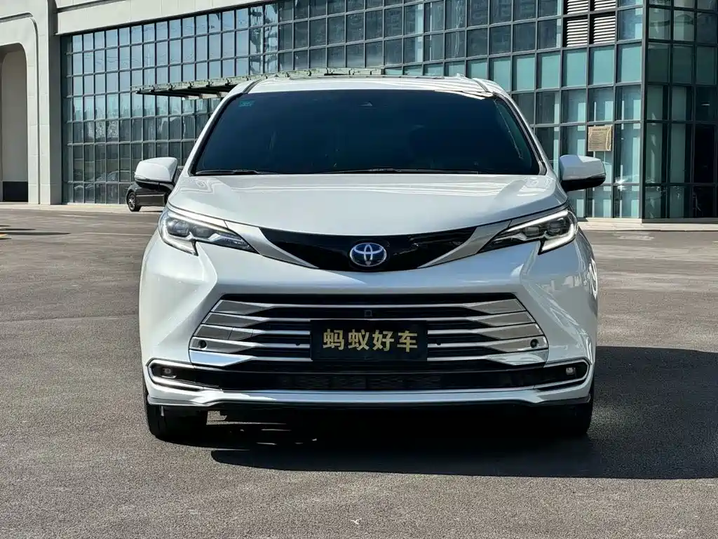 SIENNA 2023 2.5L Hybrid Platinum Edition купить на сайте DeffCars