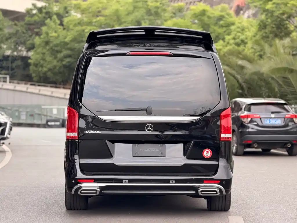 Mercedes-Benz V-Class 2022 V 260 L Long Wheelbase Luxury Edition купить на сайте DeffCars