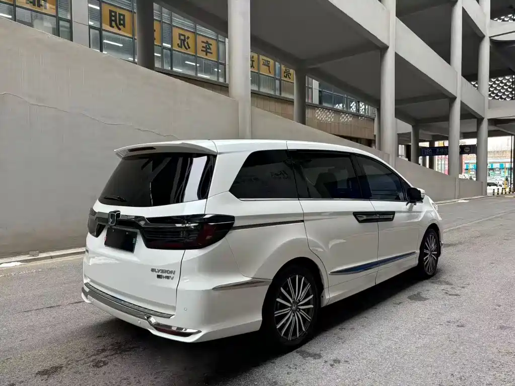 Alison 2022 2.0L e:HEV Deluxe Edition купить на сайте DeffCars