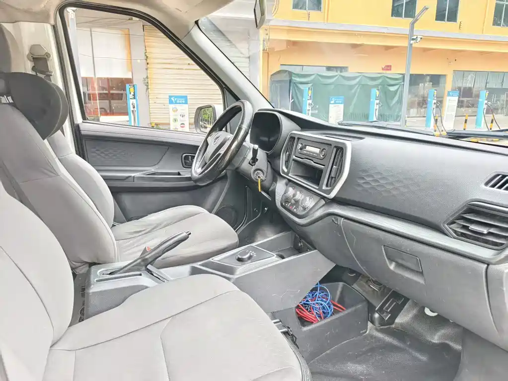 Changan Ruixing EM80 2025 passenger version, comfortable, 6 seats, 300km, rear hatch купить на сайте DeffCars