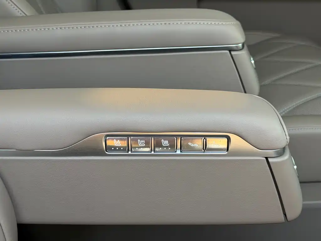 Wenjie M9 2025 extended range Ultra version 52kWh 6-seater version (192-line lidar) купить на сайте DeffCars