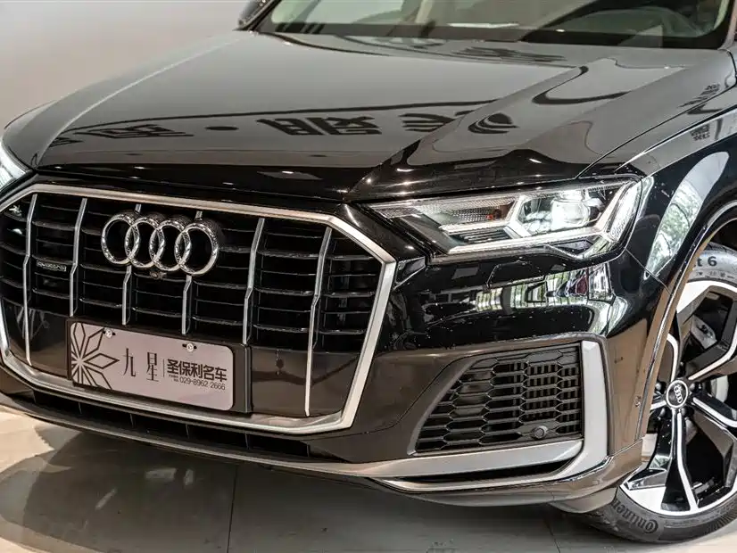 Audi Q7 2023 55 TFSI quattro S line sports version купить на сайте DeffCars