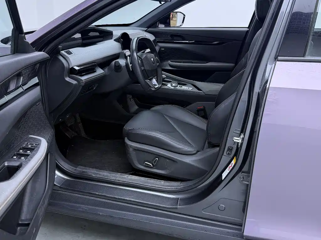 Changan UNI-V 2022 1.5T premium model купить на сайте DeffCars